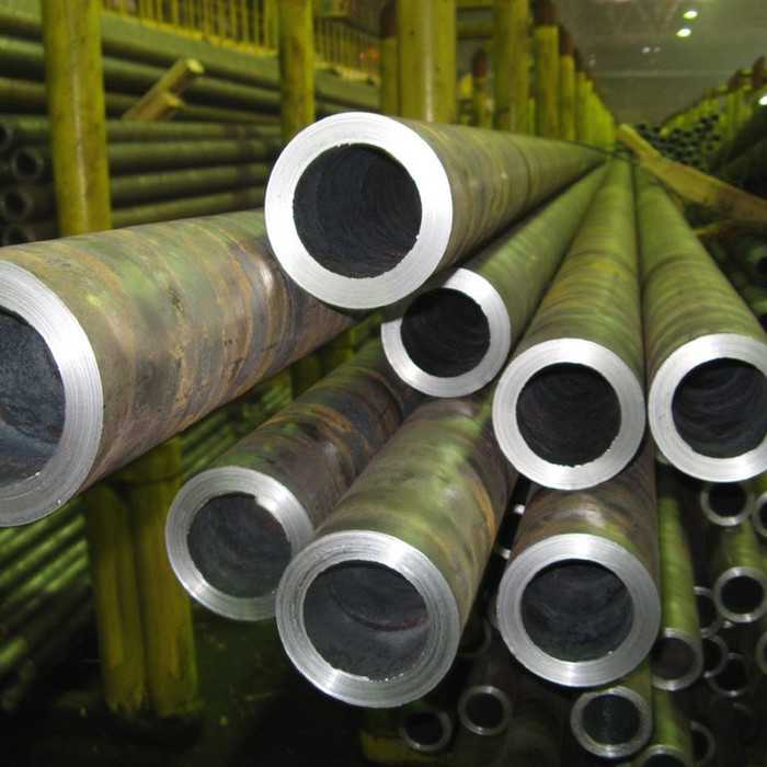 Труба бесшовная горячедеформированная 180х25 мм